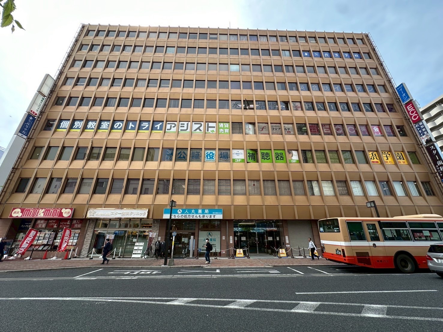 アシスト明石店外観